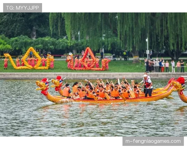 佛山每年举办龙舟赛事活动超千场,形成“龙舟非遗”等多元业态 佛山每年举办龙舟赛事活动超千场,形成“龙舟非遗”等多元业态