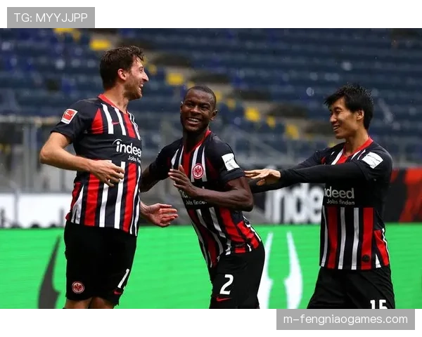 法兰克福主场2-2战平科隆，双方攻防转换节奏频繁